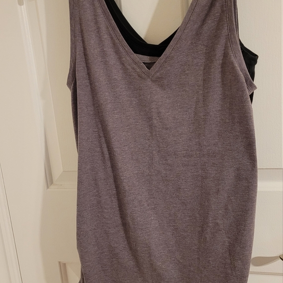 2 Thyme Maternity Reversible Maternity Tank Tops, size M - Picture 2 of 2